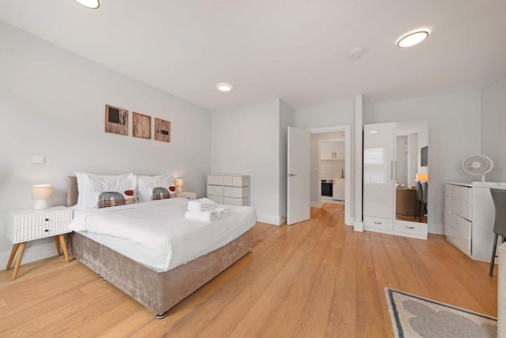 Flat 3 52 Tottenham Court Road, photo 2 of 5