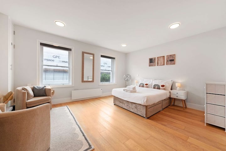 Flat 3 52 Tottenham Court Road