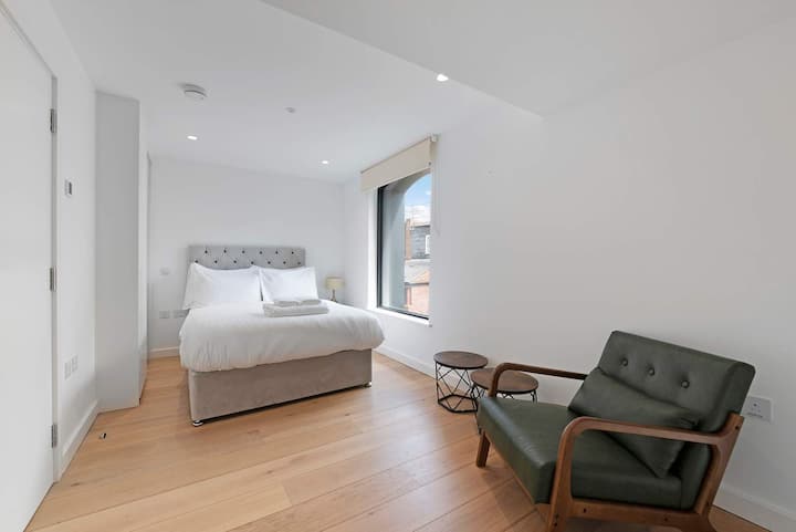 Flat 2 155 Drummond Street, photo 2 of 5