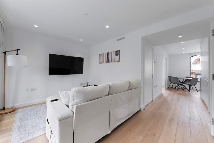 Flat 2 155 Drummond Street, photo 3 of 5